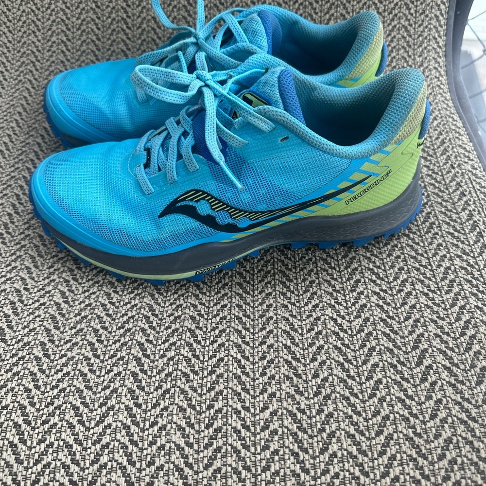 Saucony women’s sneakers size 7
